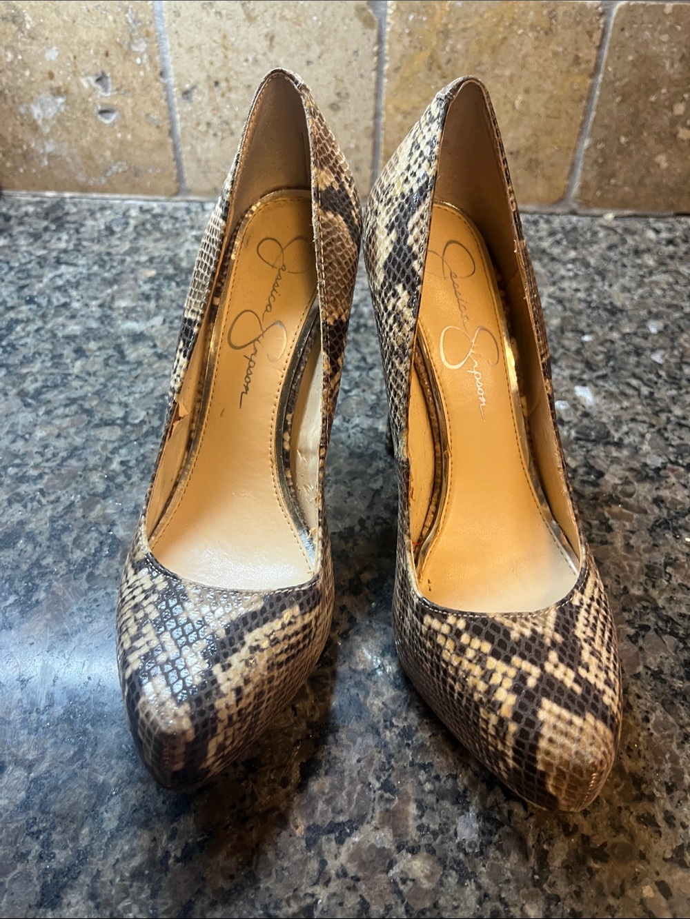 Jessica Simpson Beige and Black Snake-Print heeled Pumps 8